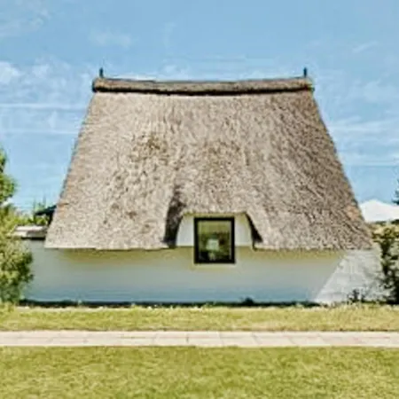 Vakantiehuis Baltic Retreat Thatched Roof Minutes From Sea
