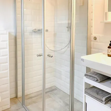 Semesterbostad Baltic Retreat Thatched Roof Minutes From Sea *