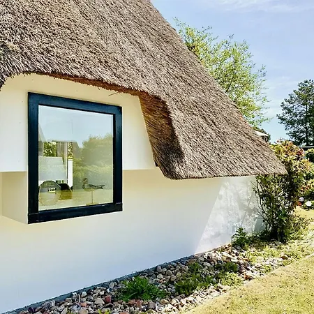 別荘 Baltic Retreat Thatched Roof Minutes From Sea *