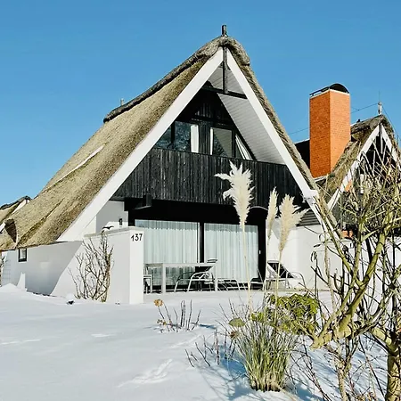 Baltic Retreat Thatched Roof Minutes From Sea Vakantiehuis Großenbrode